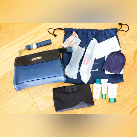 Eva Air Ferragamo overnight kits - Picture 3 of 5
